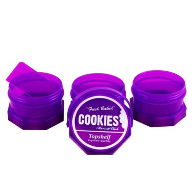 Conservate le vostre erbe preferite con Cookies 3 Parts Jar! Organizzate e portate con voi le vostre erbe aromatiche ovunque. Ordina dal negozio online