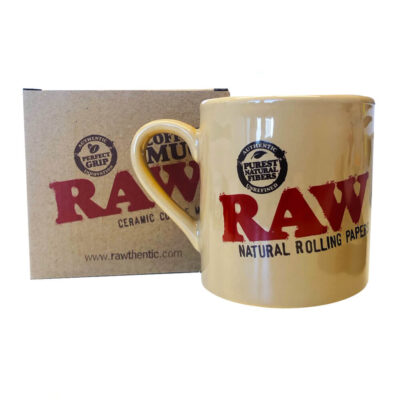 Aggiungi stile alla tua routine con RAW Ceramic Coffee Mug. Realizzata in ceramica di alta qualità, questa tazza è perfetta per il tuo caffè o tè pr