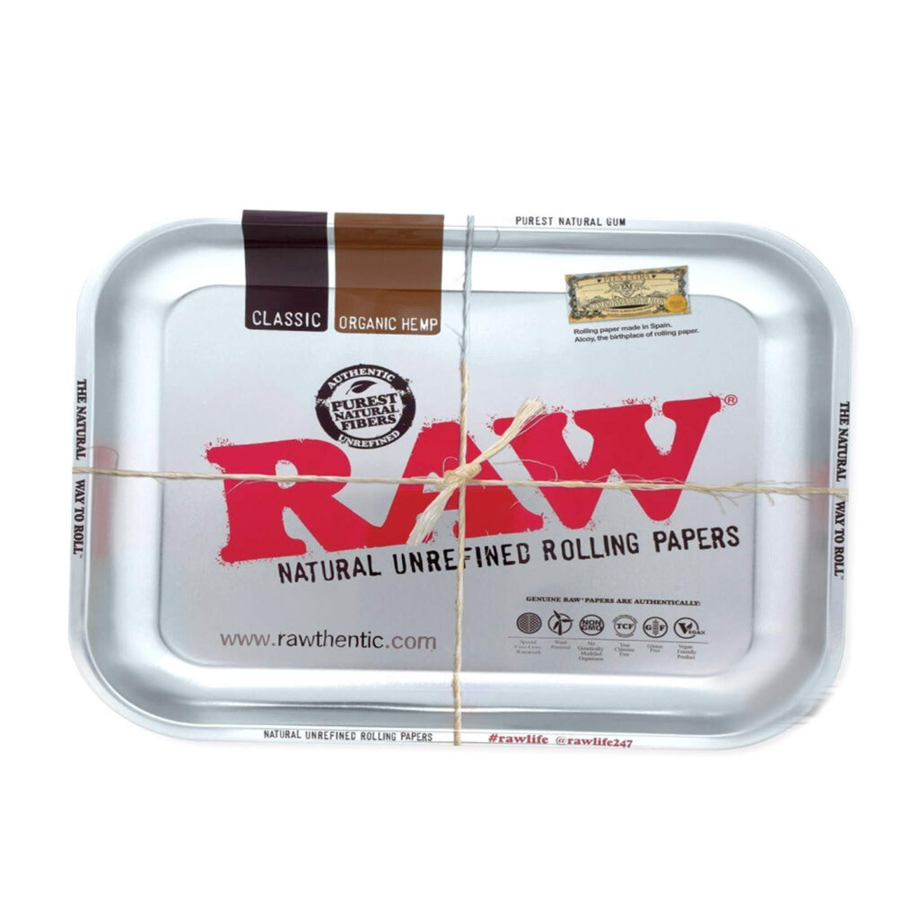 RAW Silver Metal Rolling Tray argento di alta qualità con design unico e autenticità garantita dal QR code. Bordo curvato e superficie resistente ai graffi